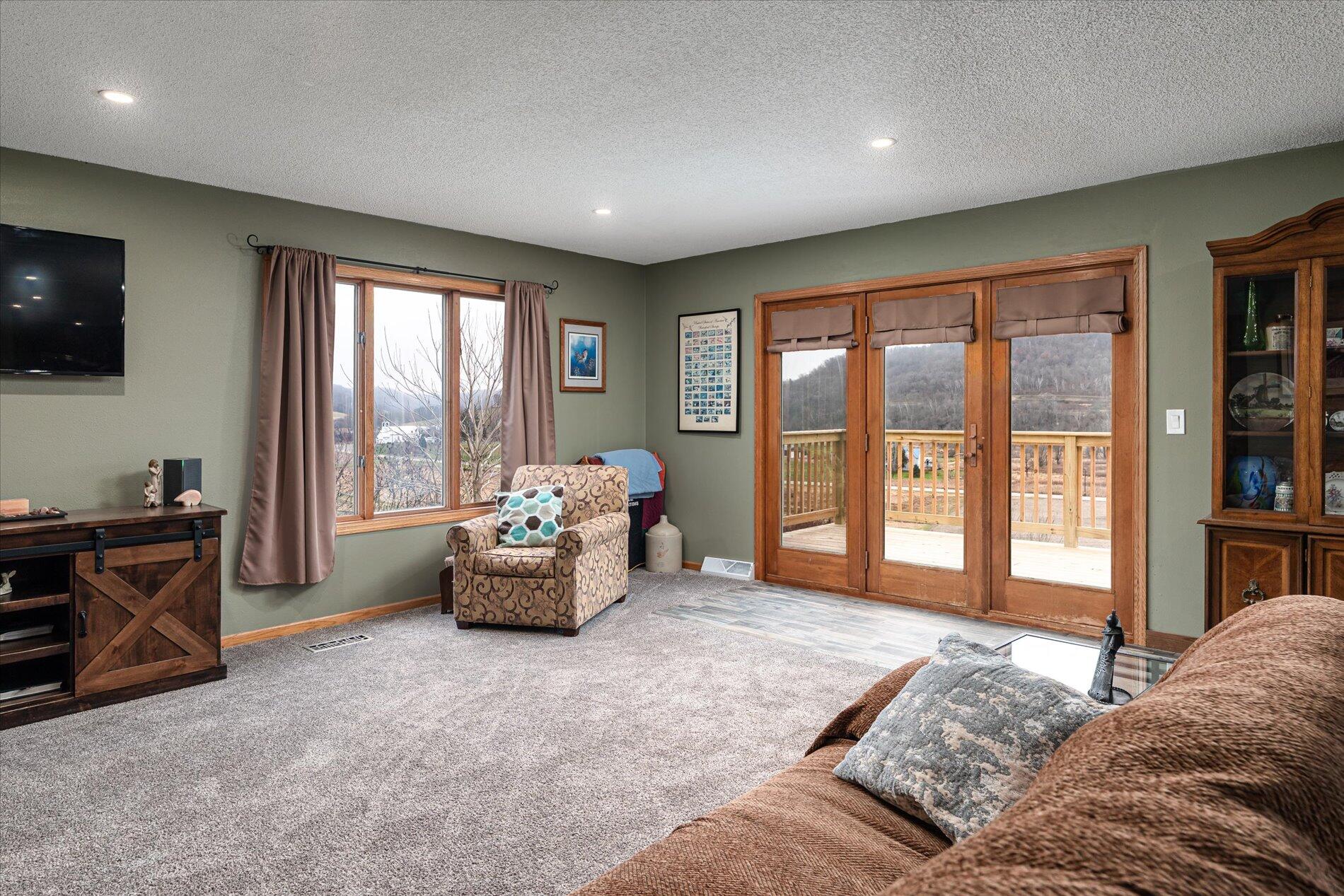 S1787 State Highway Chaseburg, WI 54621 - Photo 3 of 26 Living Room