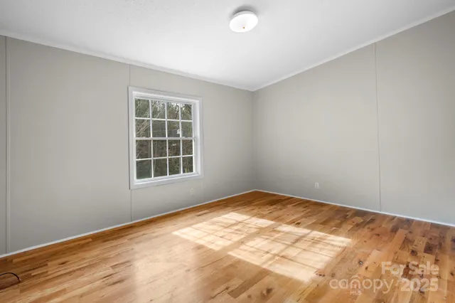 a view of empty room with window