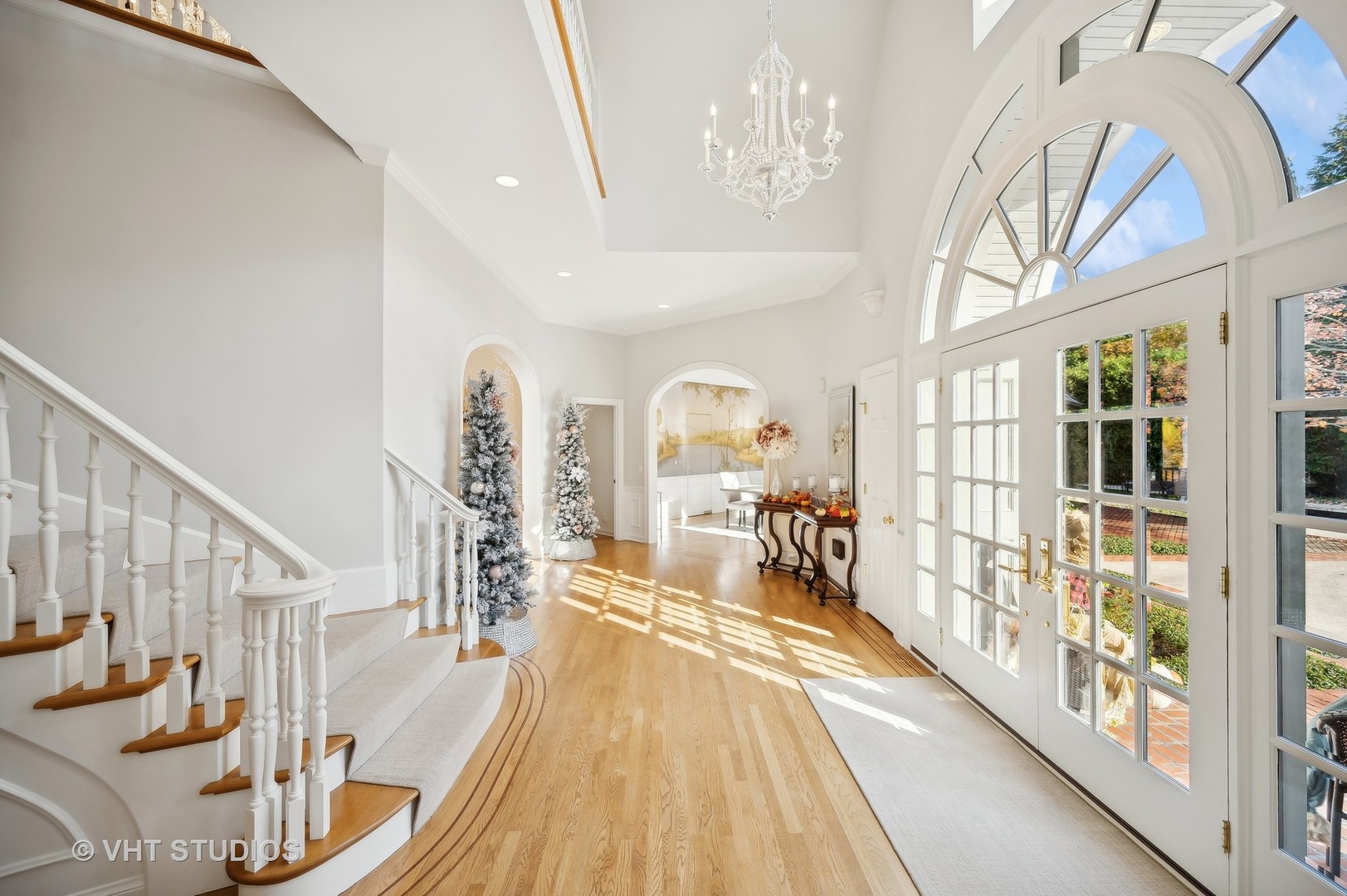 1015 Sheridan Road Glencoe, IL 60022 - Photo 2 of 29 a view of a living room and dining room