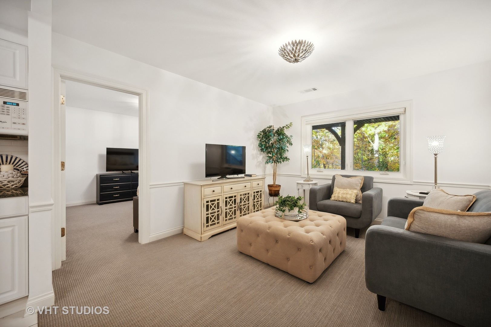 1015 Sheridan Road Glencoe, IL 60022 - Photo 21 of 29 a living room with furniture and a flat screen tv