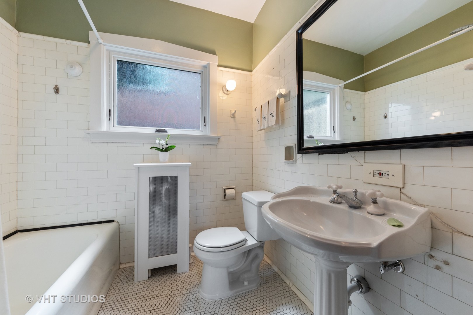 280 Bartram Road Riverside, IL 60546 - Photo 13 of 41