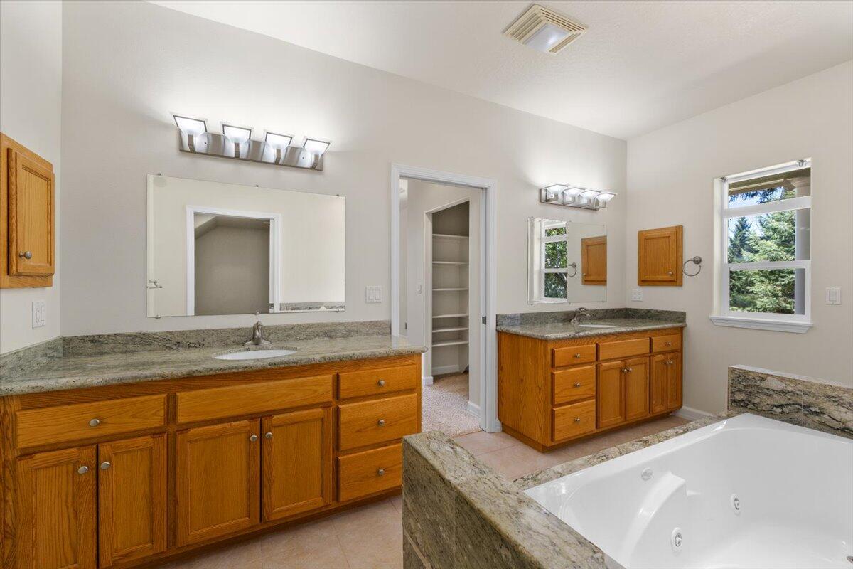 3002 Upper River Road Grants Pass, OR 97526 - Photo 12 of 45 28-CI_7406