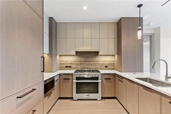 $1,995,000 | 120 Old Post Road, Unit PHE303, Rye, NY 10580