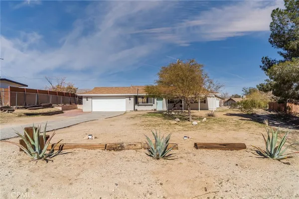 $2,350 | 61660 Valley View Drive, Joshua Tree, CA 92252