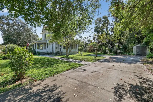 $260,000 | 102 South Trowell Avenue, Umatilla, FL 32784