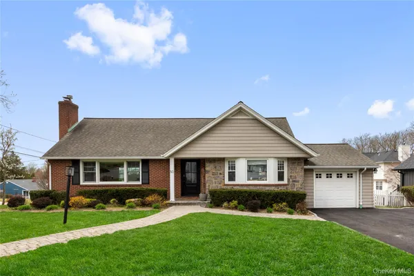 $1,275,000 | 50 Washington Avenue, Glen Head, NY 11545