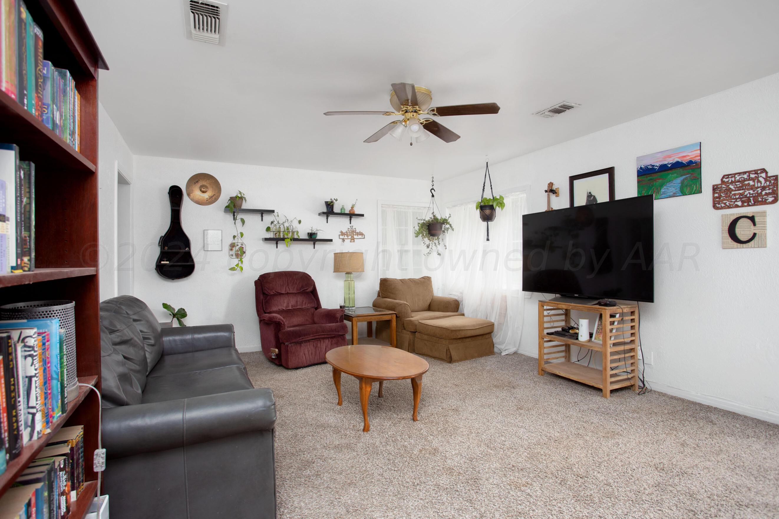 4402 South Ong Street Amarillo, TX 79110 - Photo 4 of 20 Living Room