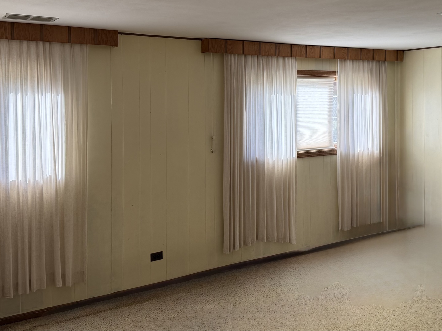 1408 Spruce Lane Westmont, IL 60559 - Photo 19 of 25 a view of an empty room with wooden floor