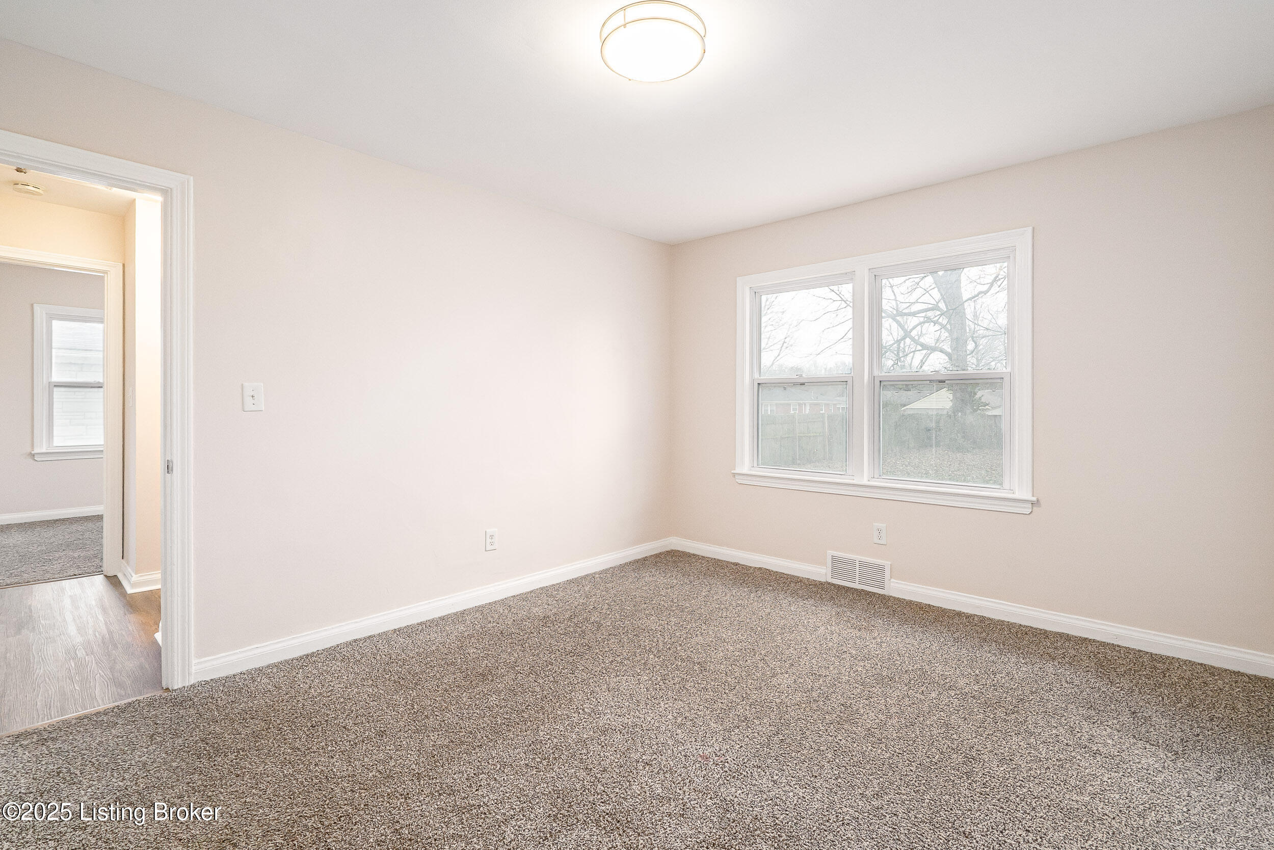 5252 Maryman Road Louisville, KY 40258 - Photo 19 of 46 5252 Maryman Dr-31