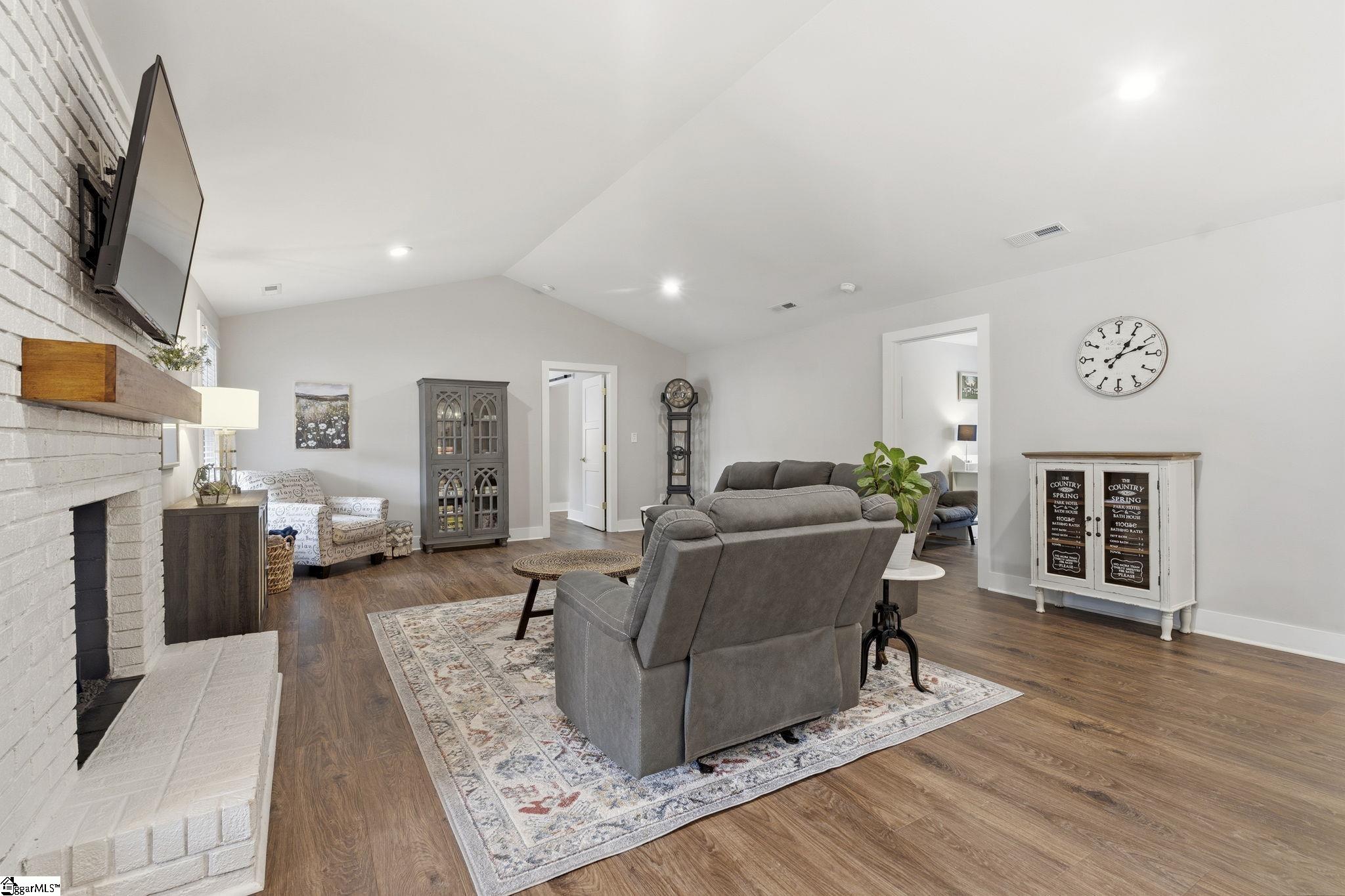 207 Oates Avenue Easley, SC 29640 - Photo 10 of 50