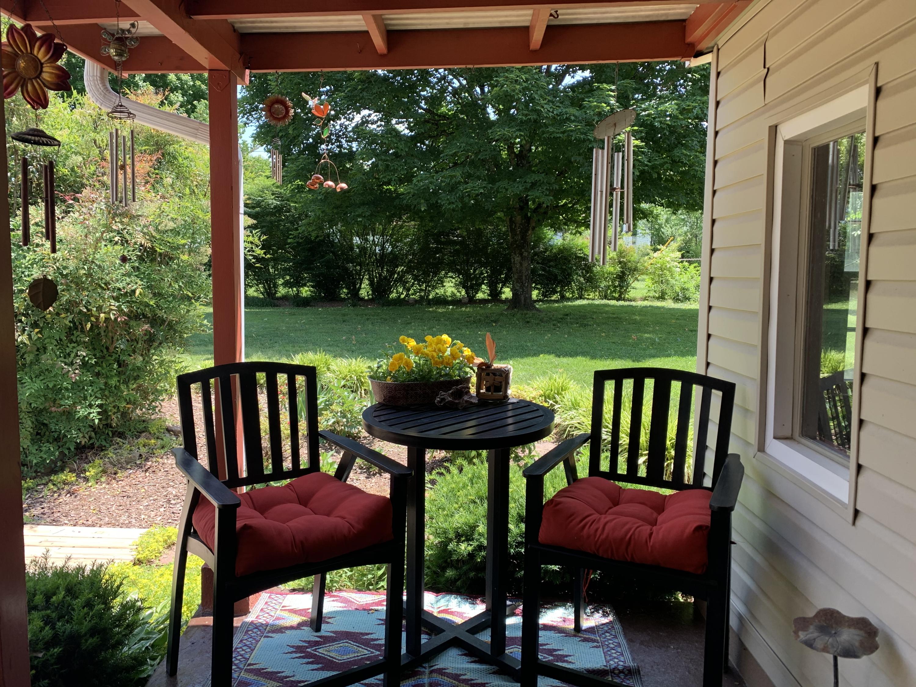 308 Hamilton Road Knoxville, TN 37920 - Photo 3 of 40 porch chairs