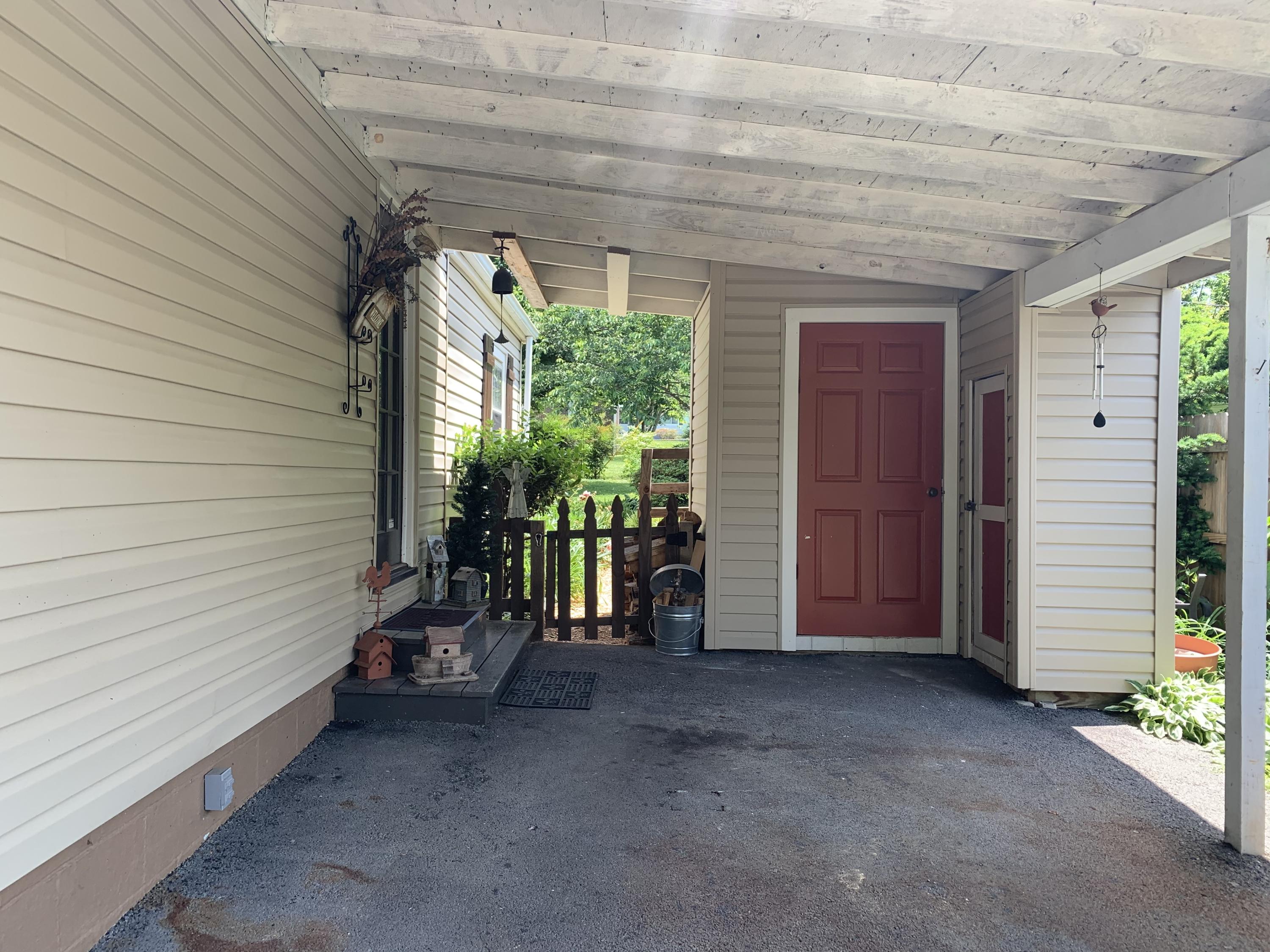 308 Hamilton Road Knoxville, TN 37920 - Photo 10 of 40 carport
