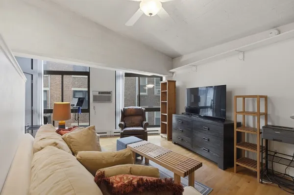 $3,100 | 12 Stoneholm Street, Unit 425, Boston, MA 02115