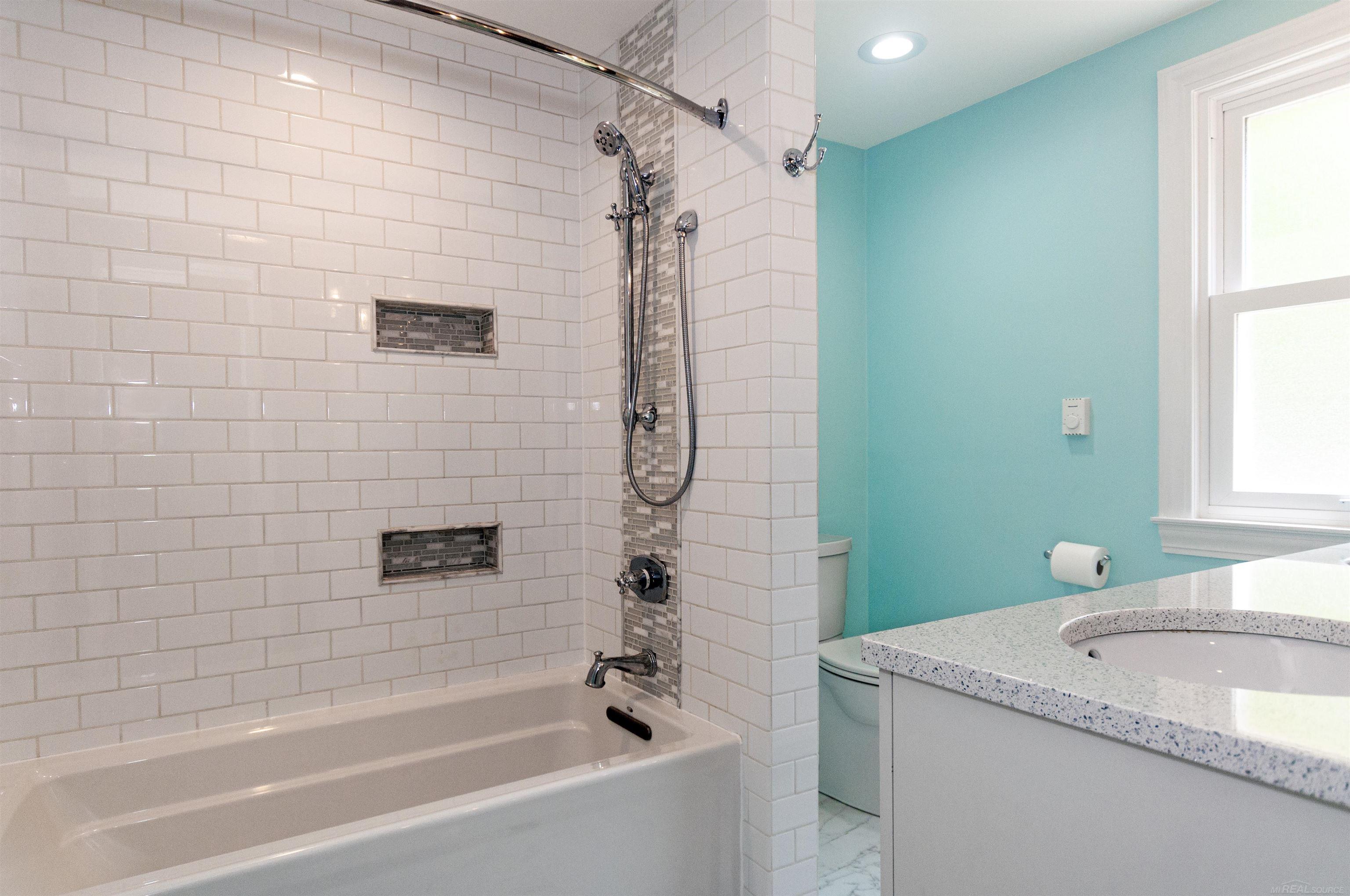 1772 Prestwick Road Grosse Pointe Woods, MI 48236 - Photo 23 of 58