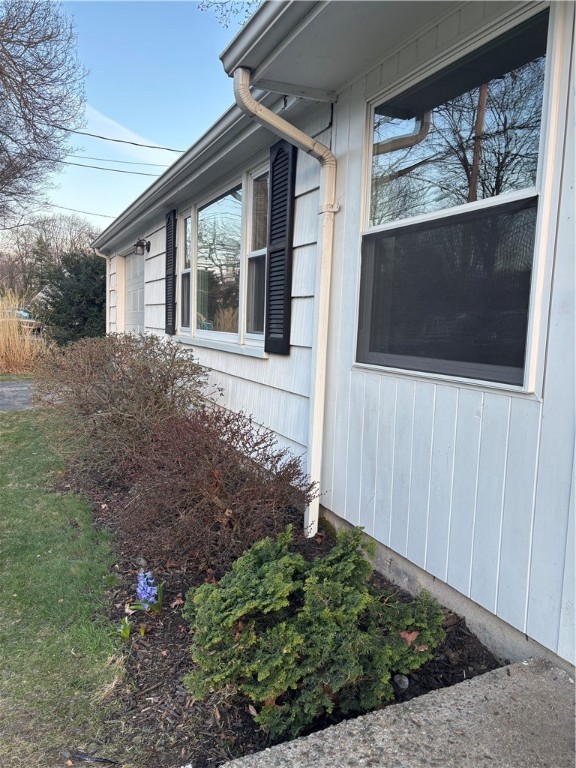 7 Sherbrook Road Barrington, RI 02806 - Photo 3 of 34 East View