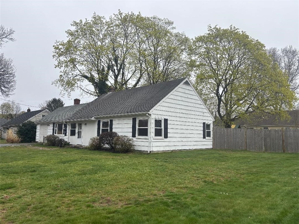 7 Sherbrook Road Barrington, RI 02806 - Photo 5 of 34 Right Side