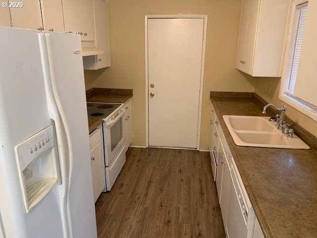 2780 21st Street Springfield, OR 97477 - Photo 4 of 11