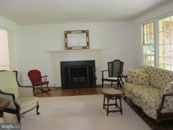 6213 Wedgewood Road Bethesda, MD 20817 - Photo 5 of 9 Living Room