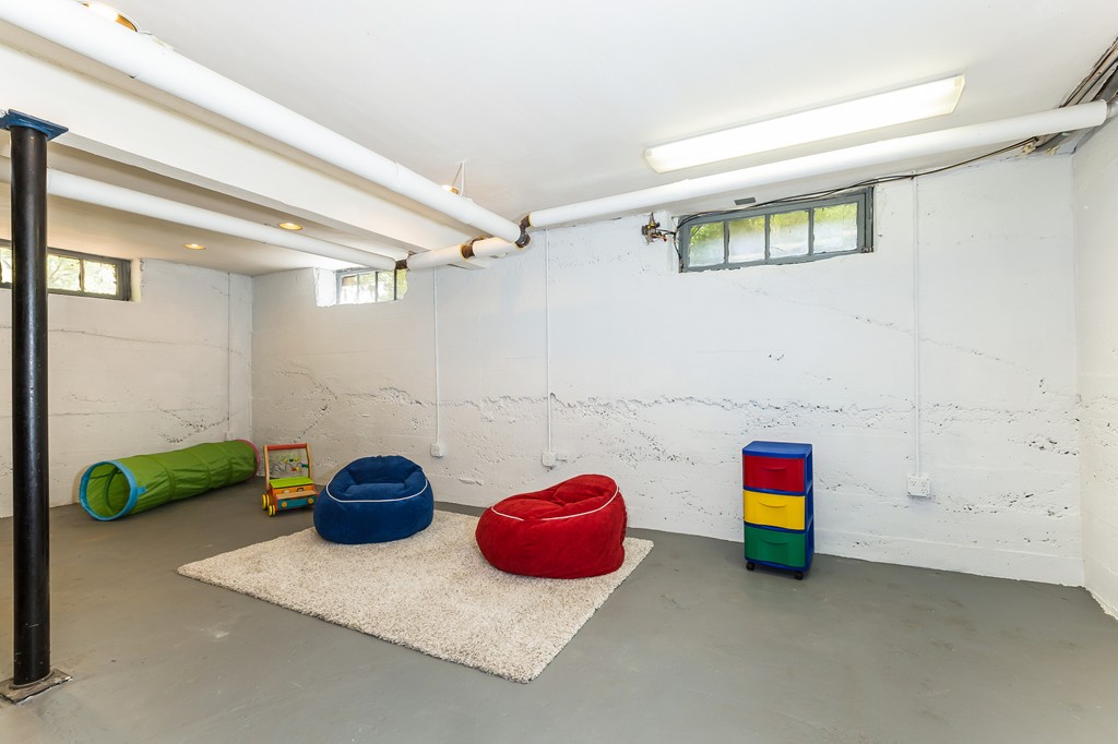 25 Canterbury Road Newton, MA 02461 - Photo 17 of 19 Gallery Image 17