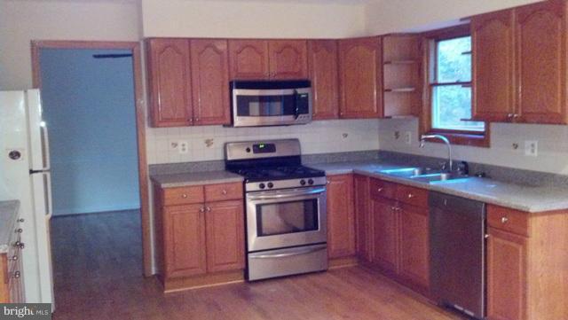 2206 Falling Creek Road Silver Spring, MD 20904 - Photo 6 of 21 Kitchen