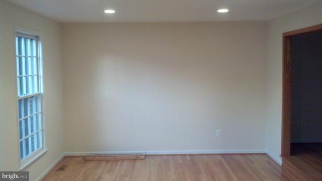 2206 Falling Creek Road Silver Spring, MD 20904 - Photo 8 of 21 Living Room
