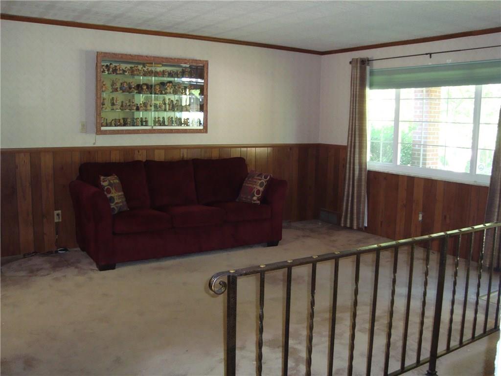 707 Center Road Pittsburgh, PA 15239 - Photo 2 of 14 Living room/Railing to basement