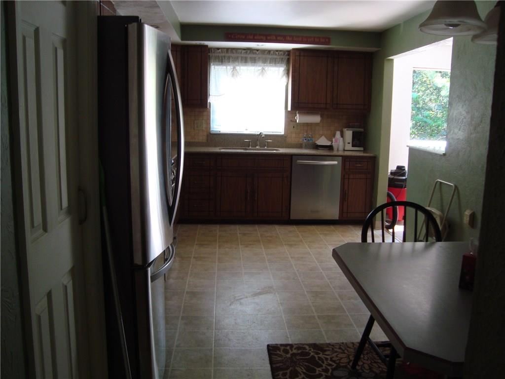 707 Center Road Pittsburgh, PA 15239 - Photo 3 of 14 Kitchen