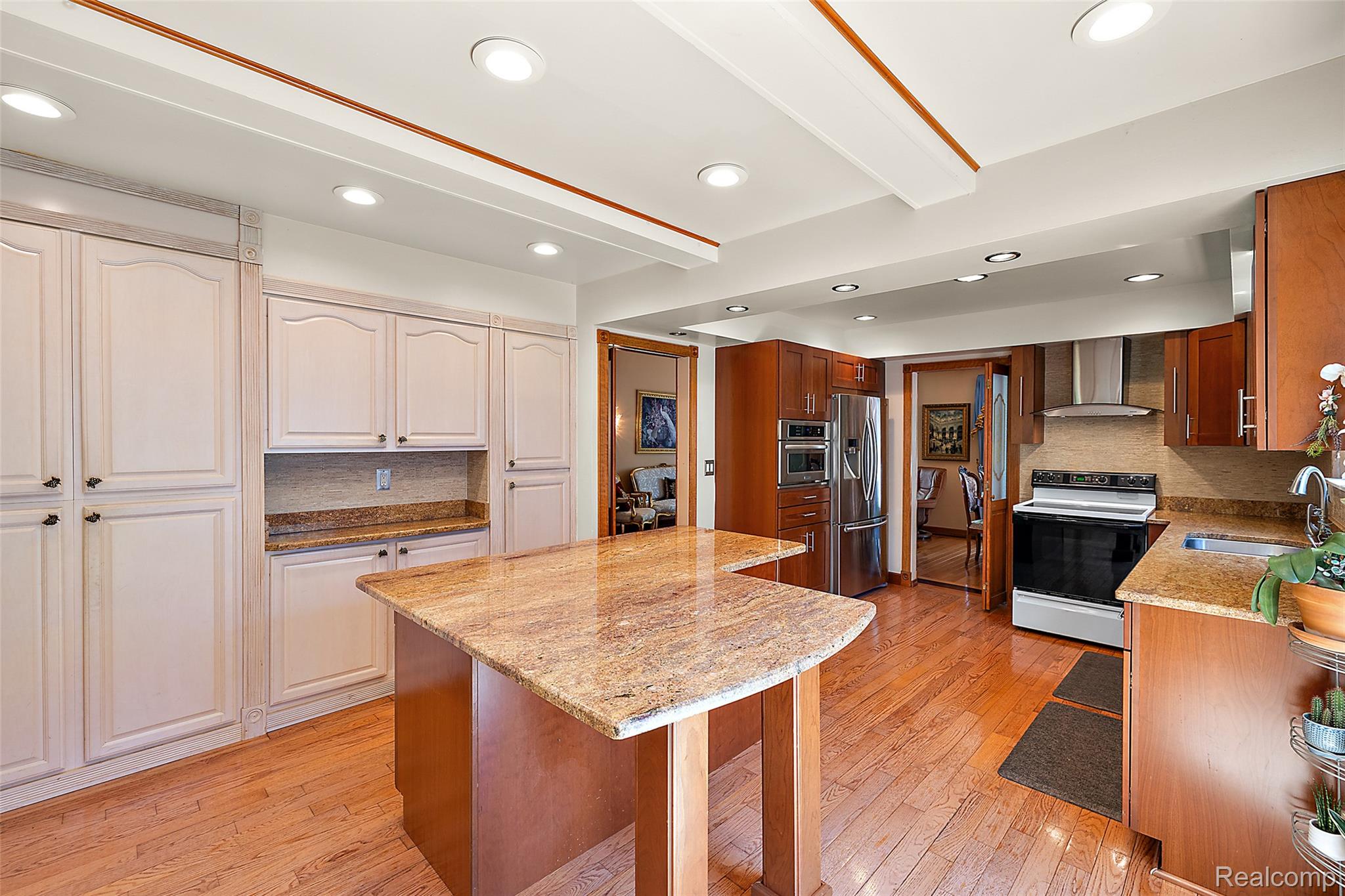 2981 Powderhorn Ridge Road Rochester, MI 48309 - Photo 11 of 24 2981 Powderhorn -29.jpg