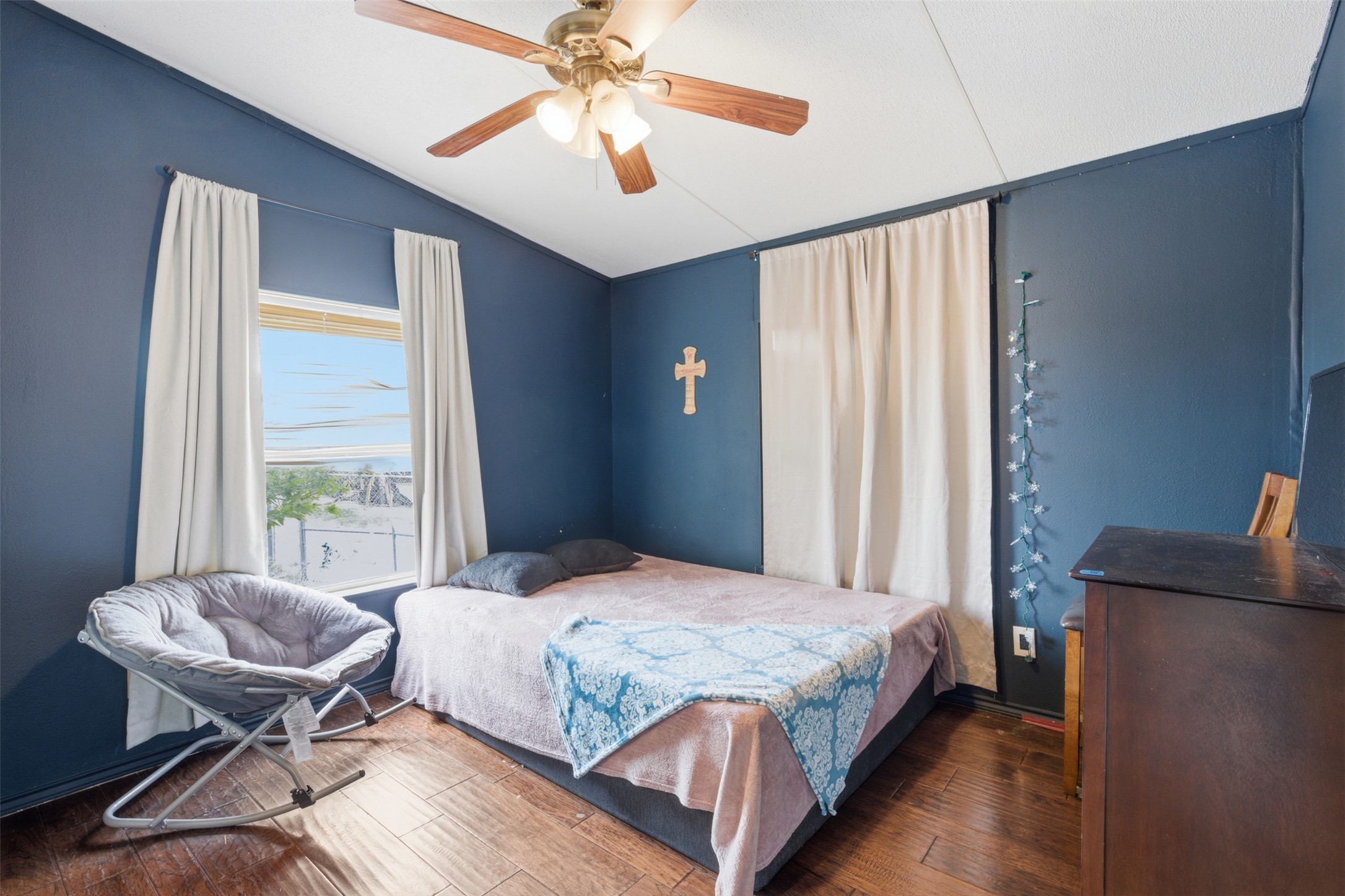 1150 Walter Hoffman Road Cedar Creek, TX 78612 - Photo 22 of 25 Bedroom with vaulted ceiling, dark wood finished floors, and a ceiling fan