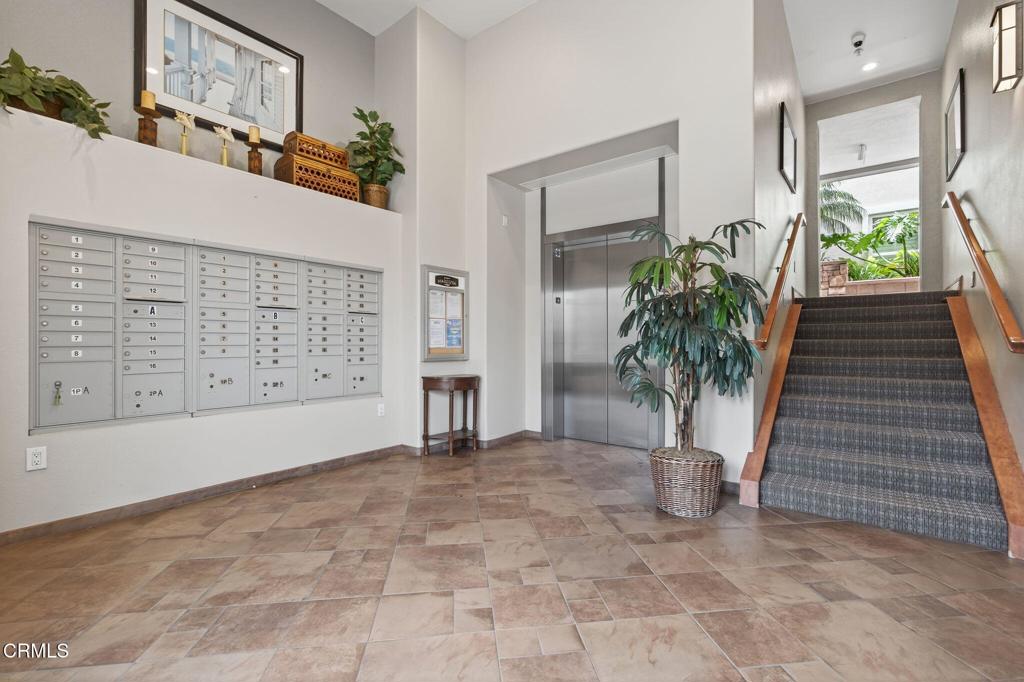 1423 Windshore Way Oxnard, CA 93035 - Photo 5 of 77 a view of entryway and hall