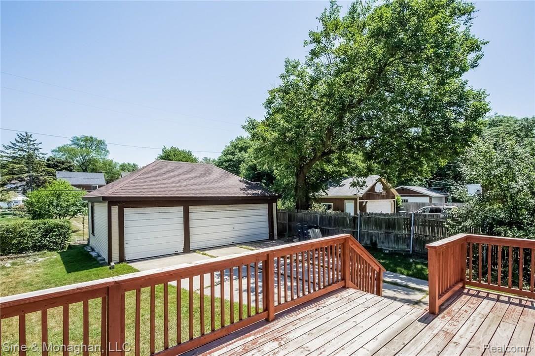 916 Rivard Boulevard Grosse Pointe, MI 48230 - Photo 30 of 73 030-Deck-2930086-medium.jpg