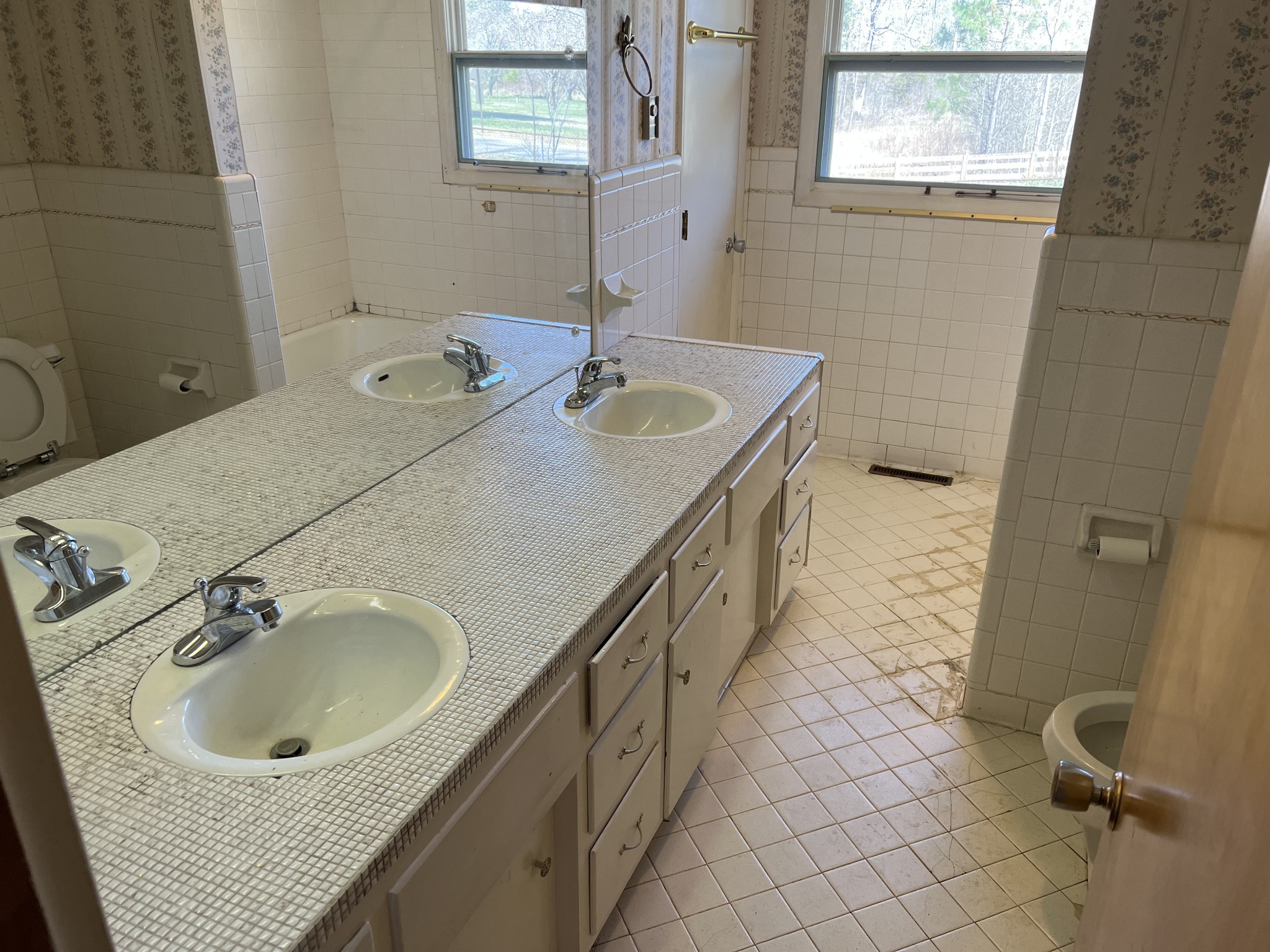 266 Shelton Road Manchester, TN 37355 - Photo 23 of 39 a bathroom with a sink and a mirror