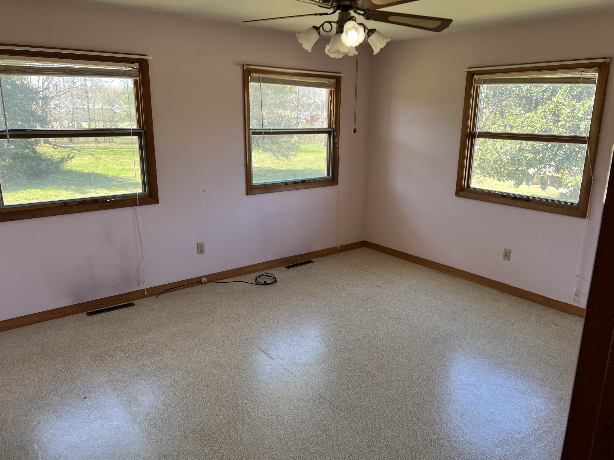 266 Shelton Road Manchester, TN 37355 - Photo 27 of 39 an empty room with a window