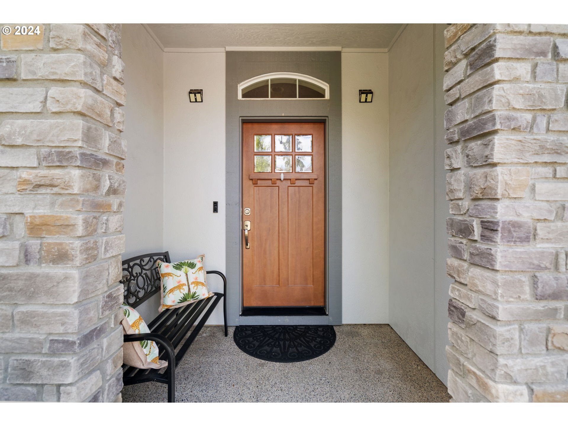 7613 Southwest Applegate Drive Beaverton, OR 97007 - Photo 2 of 48 Entrance/Foyer