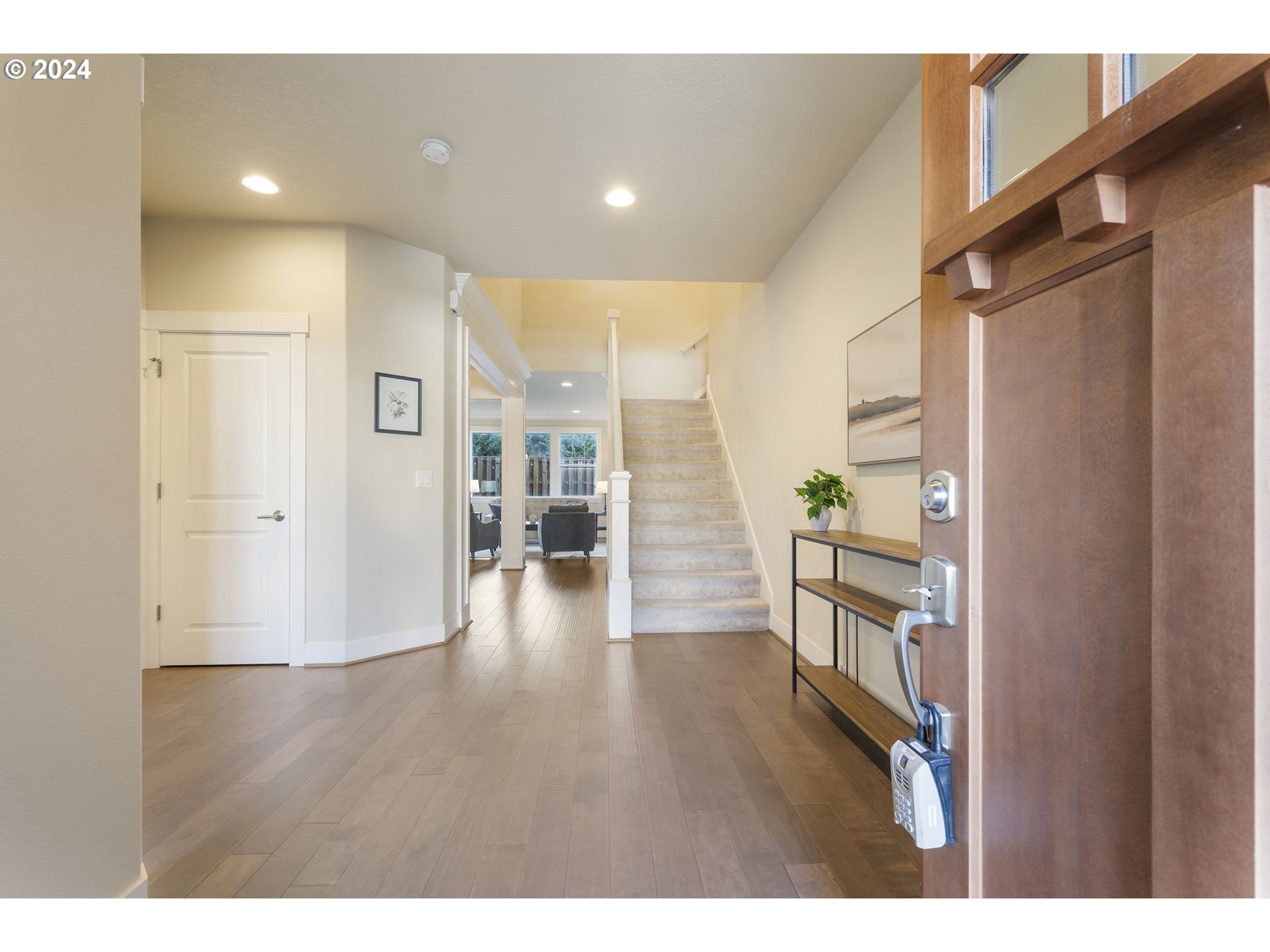 7613 Southwest Applegate Drive Beaverton, OR 97007 - Photo 3 of 48 Entrance/Foyer