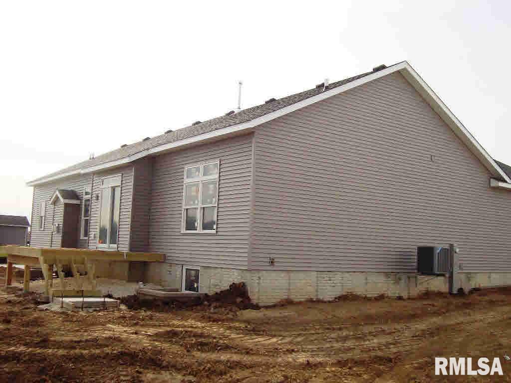 5515 Emily Road Bettendorf, IA 52722 - Photo 5 of 17 Gallery Image 5