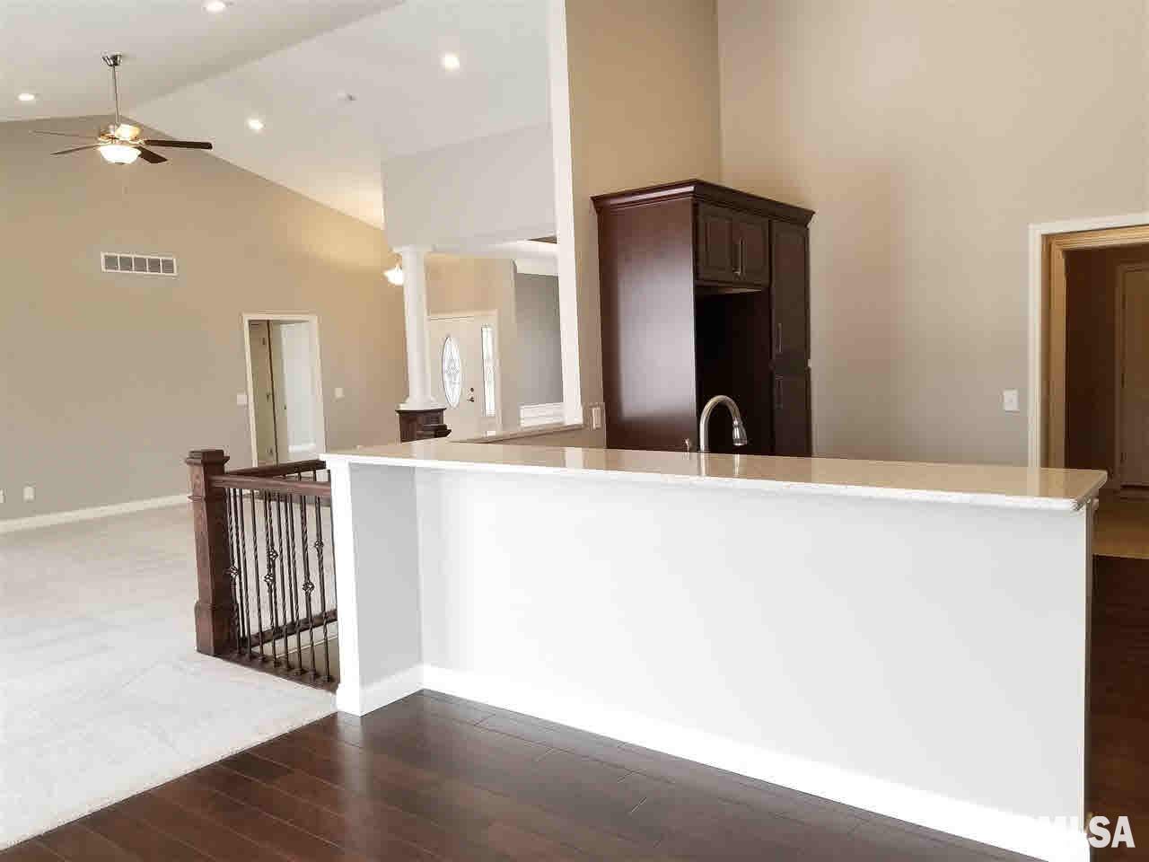 5515 Emily Road Bettendorf, IA 52722 - Photo 8 of 17 Gallery Image 8