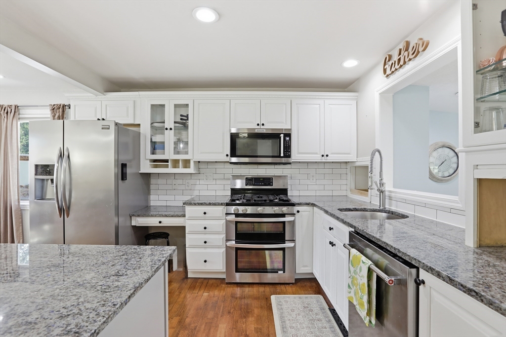 60 R Jasper Street Saugus, MA 01906 - Photo 8 of 33
