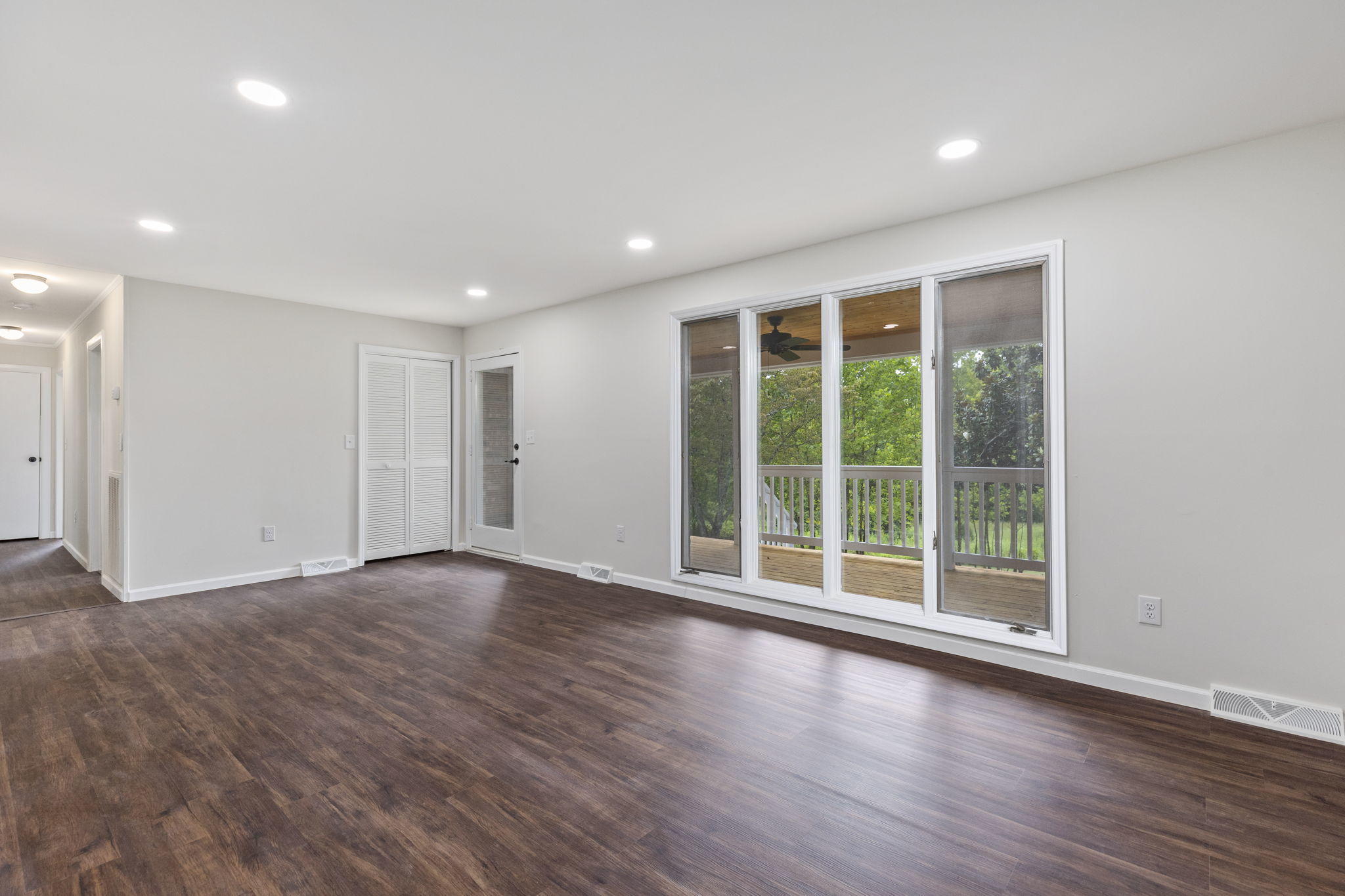 937 Haw Ridge Road Piney Flats, TN 37686 - Photo 9 of 31 Living room unfurnished