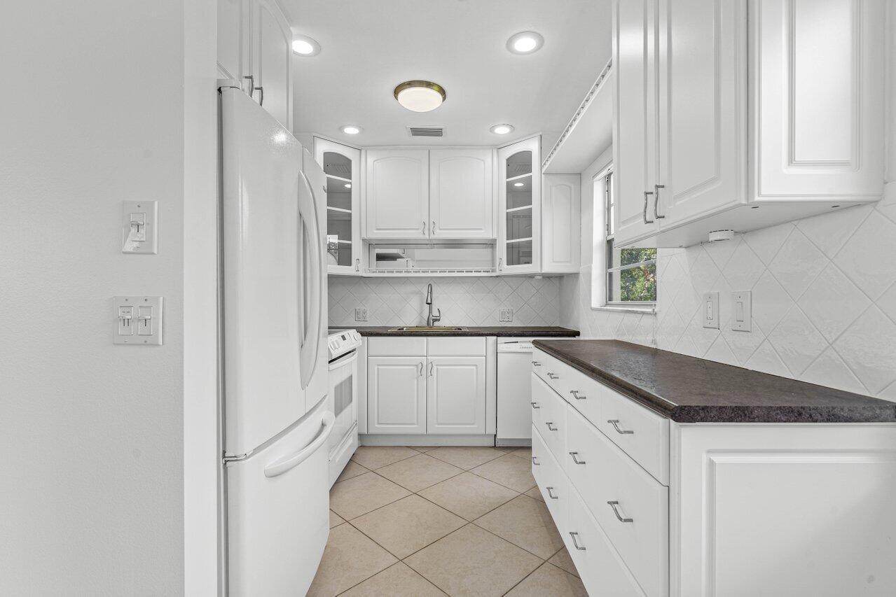 74 Mansfield A Boca Raton, FL 33434 - Photo 13 of 32 20240717132714076687000000-o
