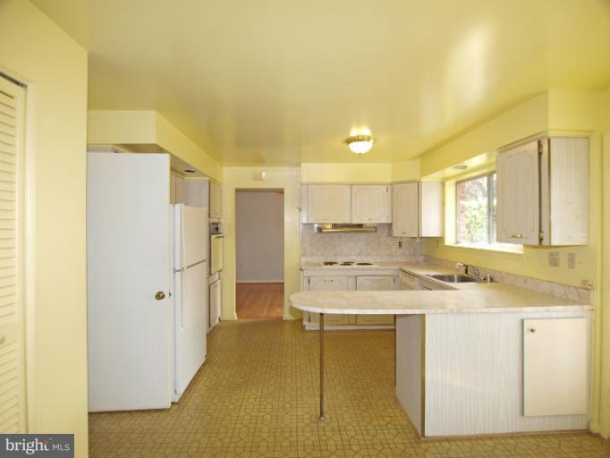 1118 North Belgrade Road Silver Spring, MD 20902 - Photo 14 of 25 Kitchen