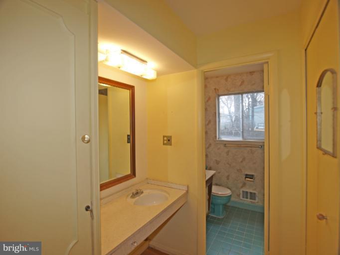 1118 North Belgrade Road Silver Spring, MD 20902 - Photo 22 of 25 Bath (Master)