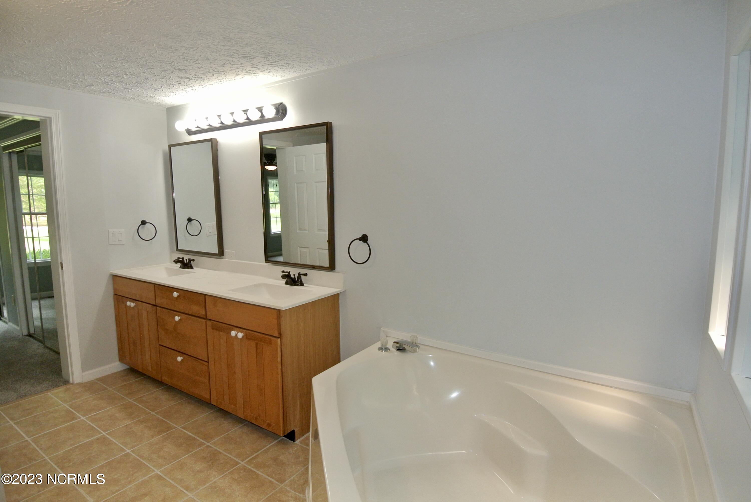 125 Stevenson Road New Bern, NC 28562 - Photo 31 of 44 Master bathroom