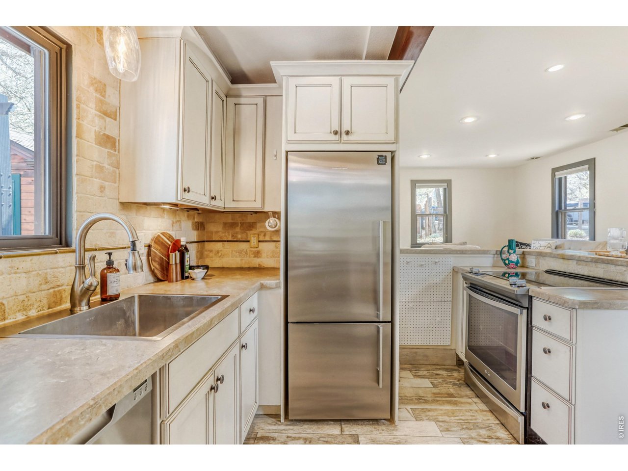 11 Red Gulch Road Lyons, CO 80540 - Photo 12 of 47 Stainless appliances