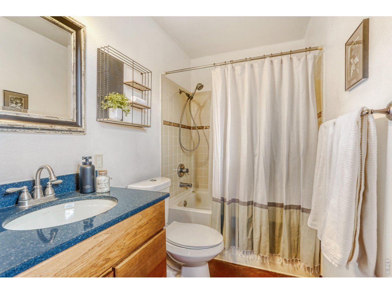 11 Red Gulch Road Lyons, CO 80540 - Photo 21 of 47 Full primary ensuite bath