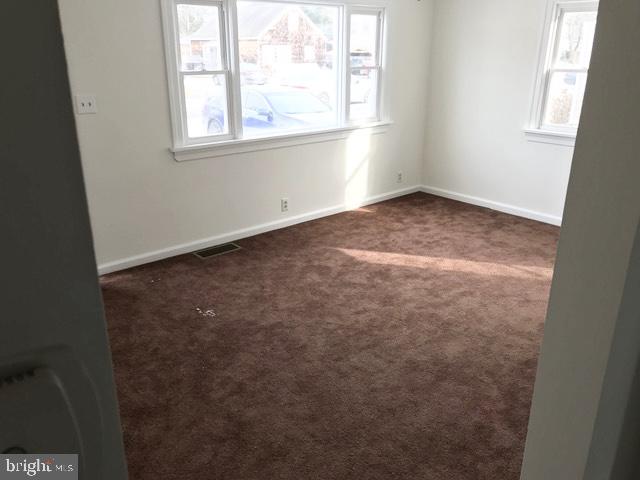 316 Franklin Road Glassboro, NJ 08028 - Photo 5 of 16 an empty room with a window