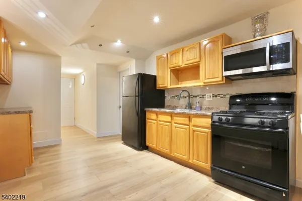 $2,500 | 859 Lafayette Street, Elizabeth, NJ 07201