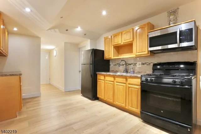 $2,500 | 859 Lafayette Street, Elizabeth, NJ 07201