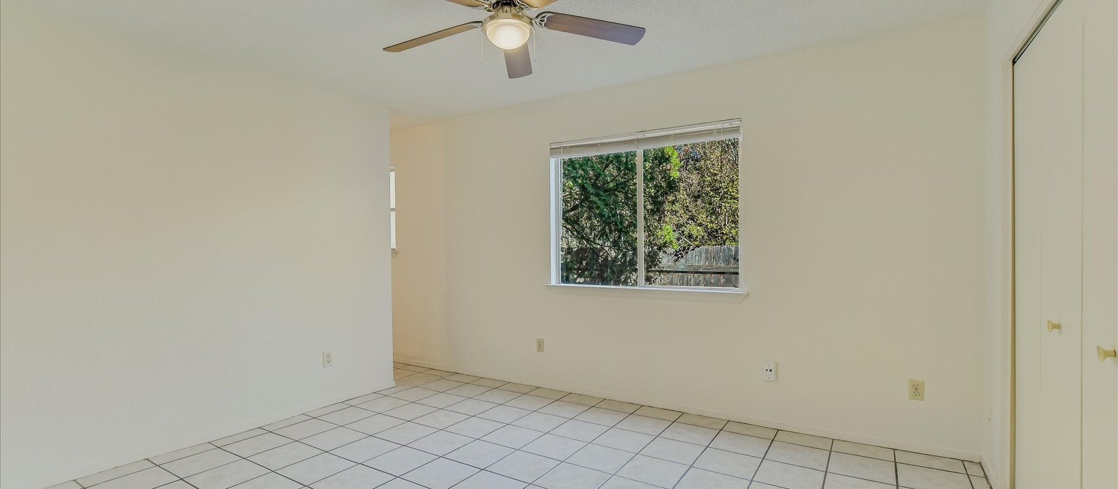 3908 Holt Drive Austin, TX 78749 - Photo 11 of 21 an empty room with a window