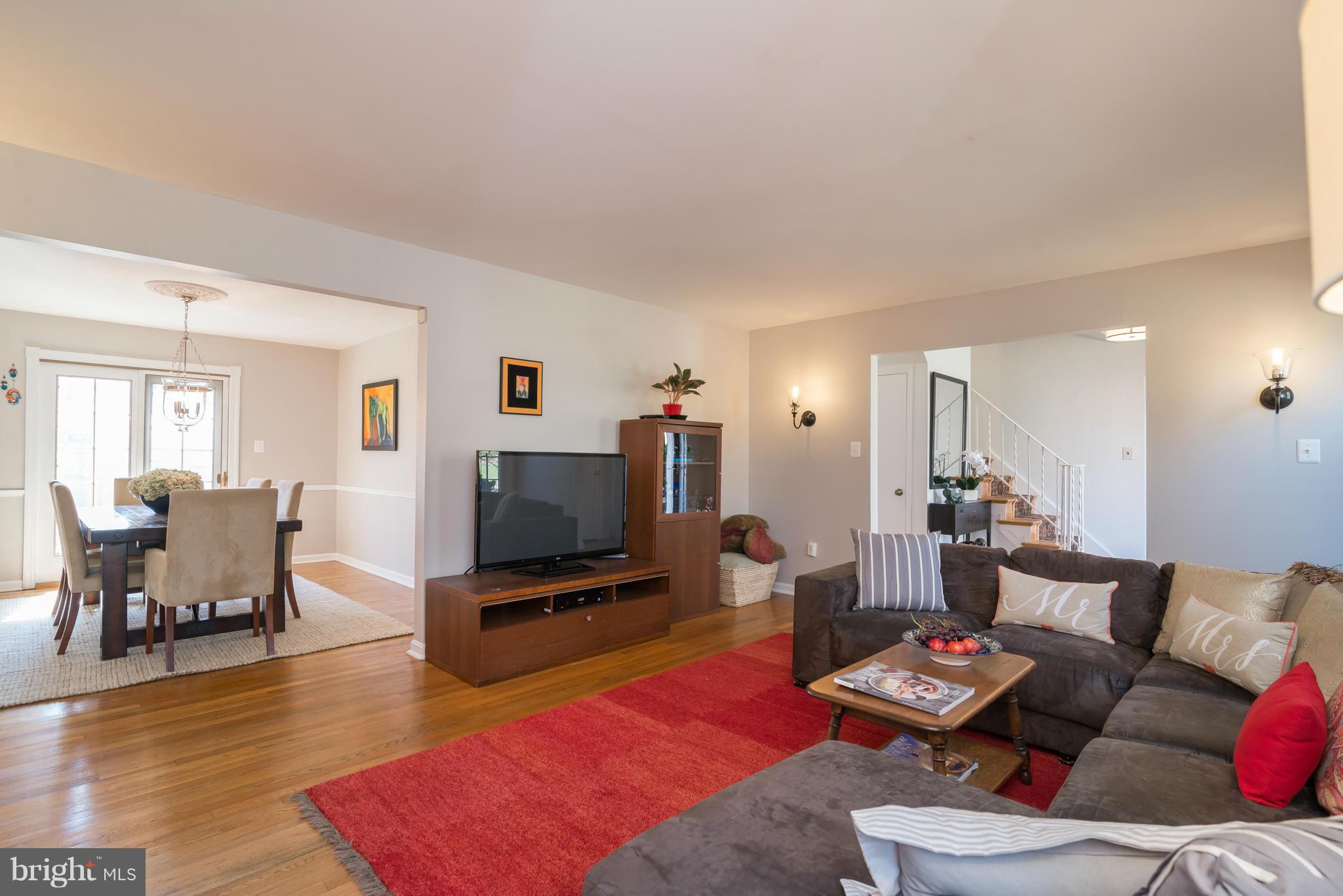 1639 Winding Waye Lane Silver Spring, MD 20902 - Photo 4 of 30 LARGE ELEGANT LIVING ROOM